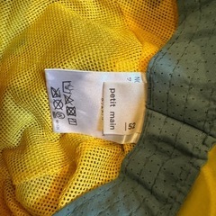 男の子　夏服と帽子の画像