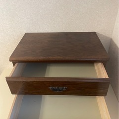 アンティークな引き出しの画像