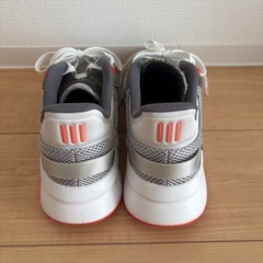 ADIDAS スニーカーの画像