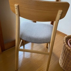 木製グレーチェアの画像