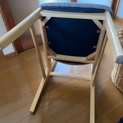 木製グレーチェアの画像