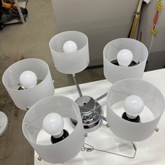 O2508-685 ニトリ 5灯式シーリングライト 年式表記無し 点灯確認済み 電球付き 中古の画像