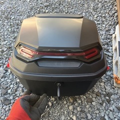 鍵付きバイクリアボックス44リッターの画像