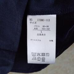 ビジネスライクなトップス 紺の画像