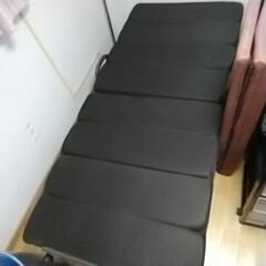 受付終了‼️本日、15時半～16時ごろ取り引きできる方❗折りたたみベットとマットレスの画像