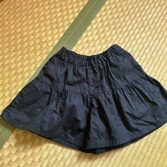 GU色違い　130センチ　子供服の画像