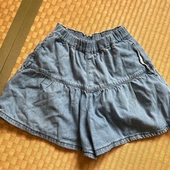 GU色違い　130センチ　子供服の画像