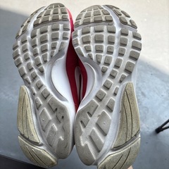 NIKEスニーカー赤23.5センチの画像