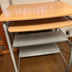 パソコンデスクの画像
