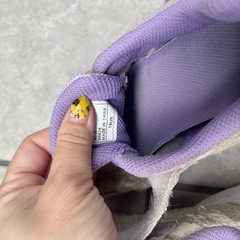 【子供靴】19cm スニーカー 紫 キラキラの画像