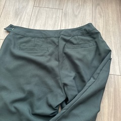 カーキパンツの画像