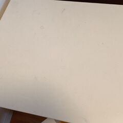 子供用の机と椅子セットの画像