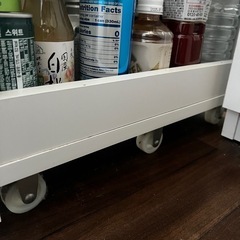 キッチン隙間収納ラック可動式の画像