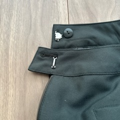 カーキパンツの画像