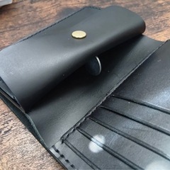 三つ折り トラッカーウォレット ブラック レザー ミドルサイズの画像