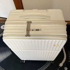 トラベルカバン　スーツケース　キャリーケース未使用品／現状品／早い引き取り者様を優先をさせて頂きます。の画像
