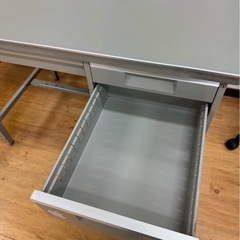 早い者勝ち 机 デスク テーブル オフィス オフィス家具 オフィス用の画像