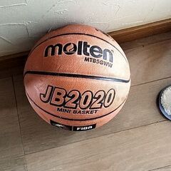 バスケットボール、グローブ、バトミンド、人生ゲームの画像