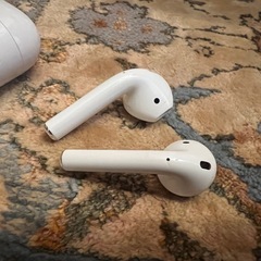 【ジャンク】AirPods第2世代 本体 充電ケース付きの画像