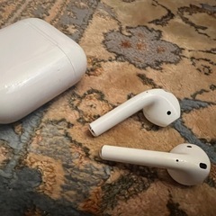 【ジャンク】AirPods第2世代 本体 充電ケース付きの画像