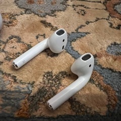 【ジャンク】AirPods第2世代 本体 充電ケース付きの画像