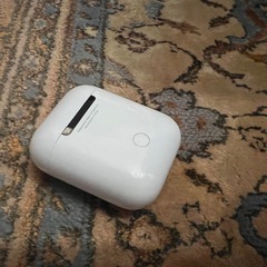 【ジャンク】AirPods第2世代 本体 充電ケース付きの画像