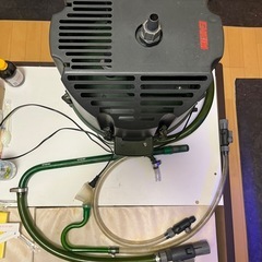 大型水槽にエーハイムフィルター2260の画像