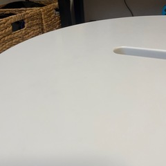 IKEAテーブル　の画像