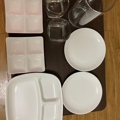 食器(一部プラスチック製あり)、花瓶の画像