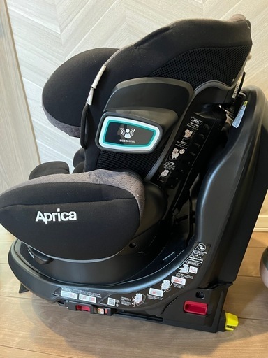 「定価の半額以下」チャイルドシート　アップリカフラディアグロウ