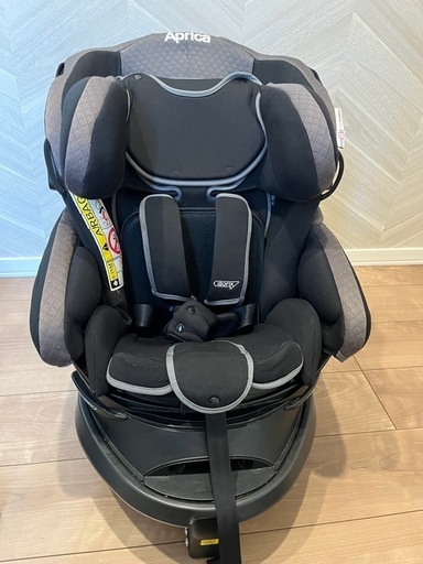 「定価の半額以下」チャイルドシート　アップリカフラディアグロウ