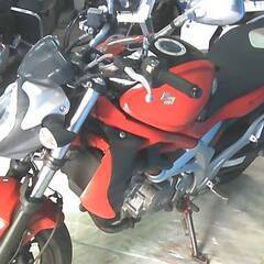 SUZUKI グラディウス650A 赤 エンジン始動確認 車検取得で乗れます 半額配送キャンペーン 現状渡し諸経費￥0- 横浜 P-Yardの画像