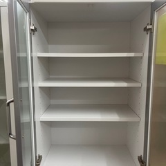 【ジモティー割引あり】【ジャングルジャングル守口店】ホワイト2枚食器棚の画像