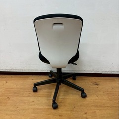 早い者勝ち オフィス 椅子 イス キャスター付き チェア 家具 インテリア シンプル 黒 ブラック ホワイト 白  オフィス用家具 の画像