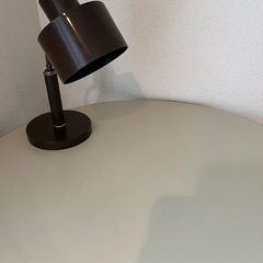 Herman miller ハーマンミラー　円形 ダイニングテーブル  の画像