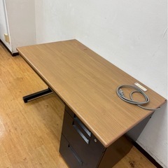 早い者勝ち 机 テーブル デスク オフィス家具 家具 オフィス用 デスクの画像