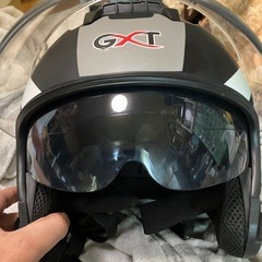 新品ヘルメットサングラス内蔵の画像