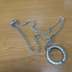 シルバーネックレスペンダントはブルガリの画像