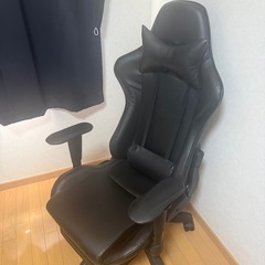 ゲーミングチェア　黒の画像