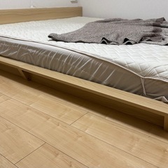 ベッドフレームの画像