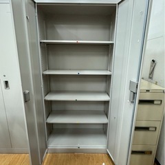 4個あります 書類棚 棚 家具 インテリア  オフィス オフィス用 ロッカー 大きめの画像