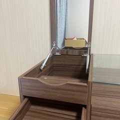 ドレッサーテーブル　たっぷり収納できるローテブールの画像