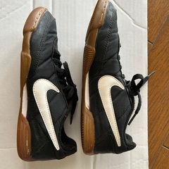 キッズ用NIKEスニーカー21.5cm 黒の画像