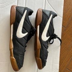 キッズ用NIKEスニーカー21.5cm 黒の画像