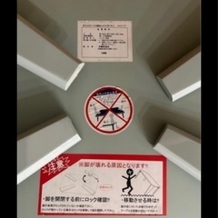 折りたたみテーブルの画像