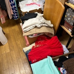 フリーマーケット開催中　冬服1枚10円の画像