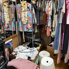 フリーマーケット開催中　冬服1枚10円の画像