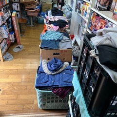 フリーマーケット開催中　冬服1枚10円の画像