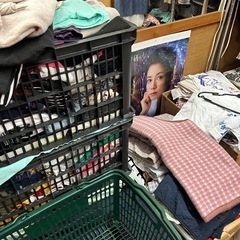 フリーマーケット開催中　冬服1枚10円の画像