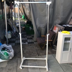 伸縮ハンガーラックの画像